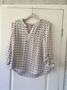 Como Black Polka Dot Split-Neck Blouse in White and Black XL EUC